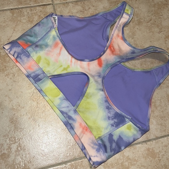 NWOT Plus size Nike sports cropped bra top - Picture 2 of 2